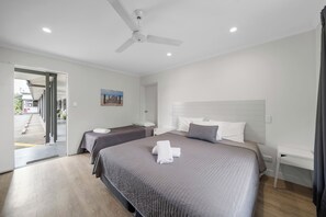 Deluxe King Room | Soundproofing, iron/ironing board, free WiFi, bed sheets - Verandah Motel (Gympie)