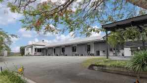 A building with a covered entrance and a parking area. - Verandah Motel (Gympie)