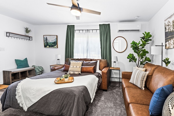 2 bedrooms, desk, iron/ironing board, travel cot