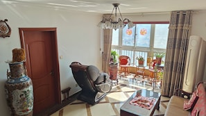 Interior detail - Mommy's home with breadfast and more (Qingdao)