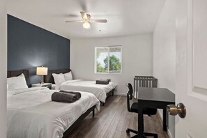 2 Schlafzimmer, Schreibtisch, Bügeleisen/Bügelbrett, WLAN