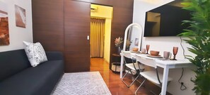 Condo Confort, 1 habitación, cocina, vista a la ciudad | 1 habitación y espacio para trabajar con laptop