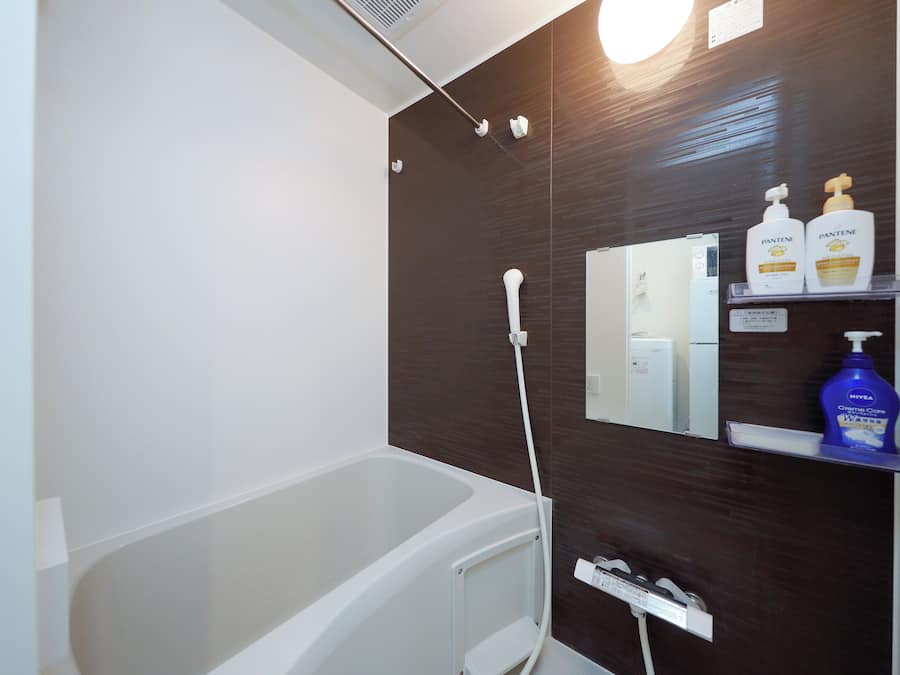 C (2p) | Bathroom | Combined shower/tub, hair dryer, slippers, towels