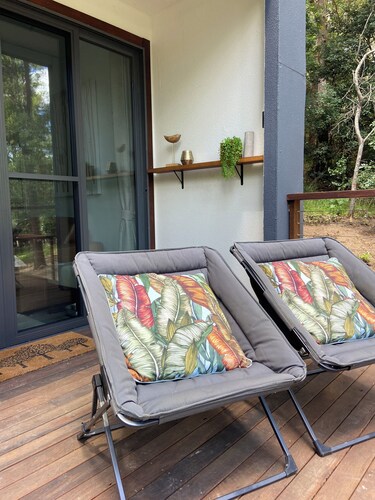 Sunset Ridge - King Bed Cabin nestled at the base of Tamborine Mountain.