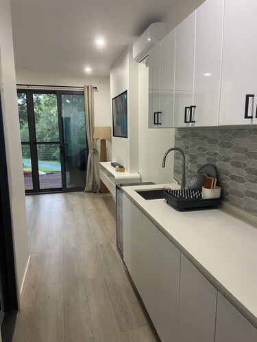 Sunset Ridge - King Bed Cabin nestled at the base of Tamborine Mountain.