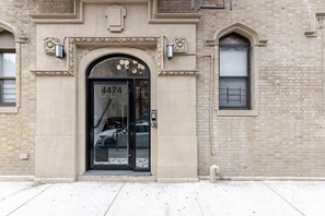 Exterior detail - Blueground | Long Island City, AC, w/d, nr MoMA (New York)