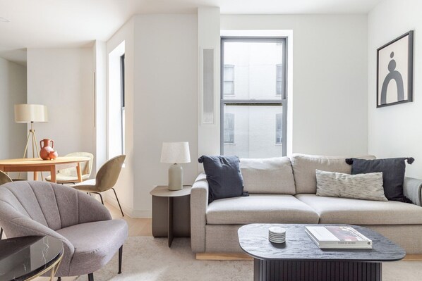 TV, stereo - Blueground | Long Island City, AC, w/d, nr MoMA (New York)