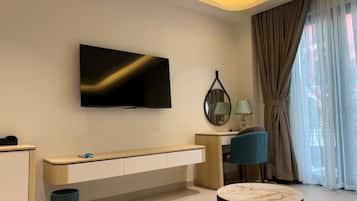 Escritorio, sistema de insonorización, wifi gratis y ropa de cama