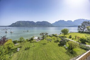Property grounds - Lake Annecy – Sevrier: Family Home for 12 People with Waterfront Access (SEVRIER)