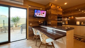 Kjøleskap, mikrobølgeovn, oppvaskmaskin og kaffetrakter/tekoker