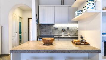 Frigorifero, forno, lavastoviglie