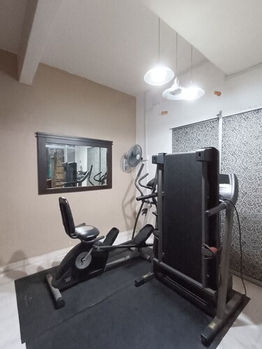 VIP Family Room (2 King Bed+Free Parking+Free laundry+Gym+Kitchen+WiFi+2Bath)