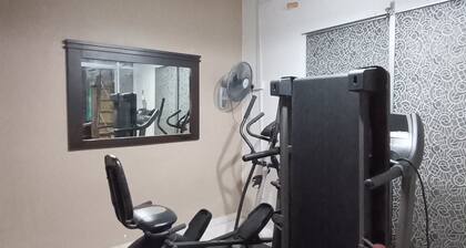 VIP Family Room (2 King Bed+Free Parking+Free laundry+Gym+Kitchen+WiFi+2Bath)