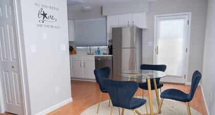 Rehoboth Ave Apartment - 2 blocks from the beach- In the heart of Rehoboth Beach