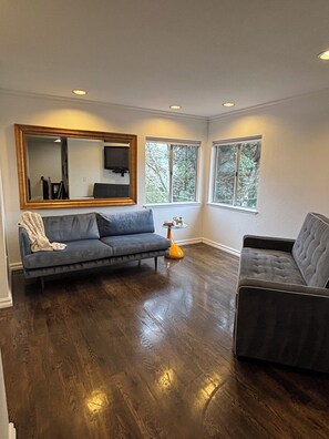 Smart TV, fireplace - 4-bedroom house in wonderful Stevenson Ranch with WiFi, AC (Stevenson Ranch)