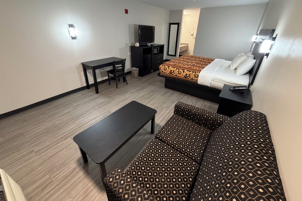 Single Room, 1 King Bed | Desk, laptop workspace, WiFi (free)