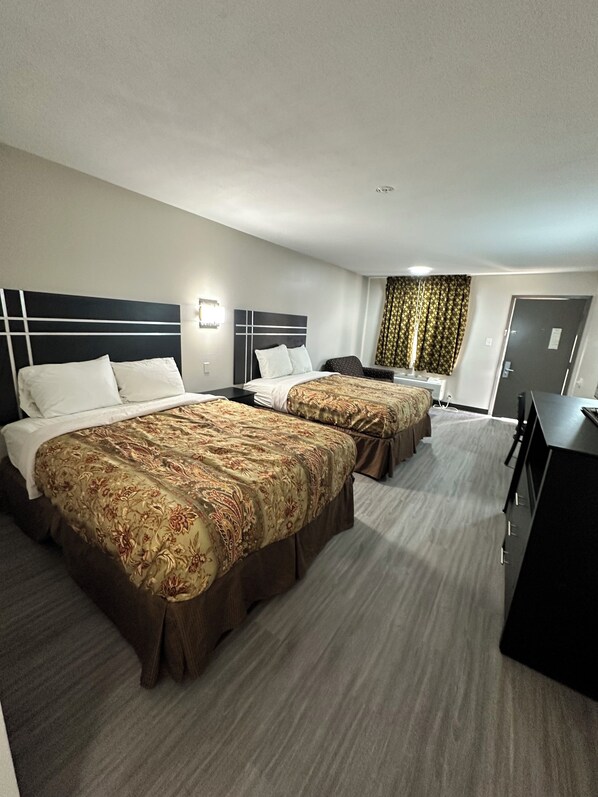 Double Room, 2 Queen Beds | Desk, laptop workspace, free WiFi - Sunset Inn  (Brady)