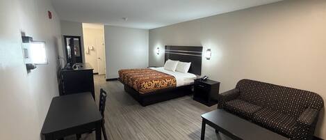 Single Room, 1 King Bed | Desk, laptop workspace, free WiFi