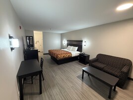 Single Room, 1 King Bed | Desk, laptop workspace, free WiFi