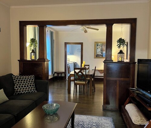 Charming dog-friendly bungalow near Starved Rock