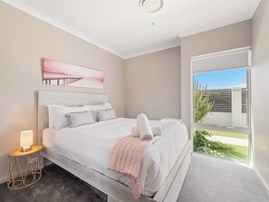 4 bedrooms, desk, iron/ironing board, WiFi