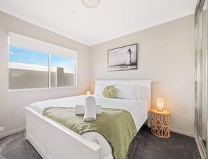 4 bedrooms, iron/ironing board, WiFi, bed sheets