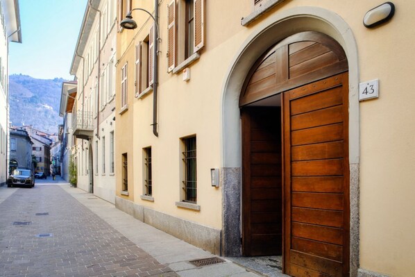 تفاصيل الفندق من الخارج