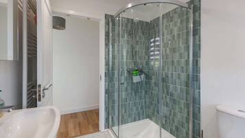 Shower, hair dryer, towels, shampoo