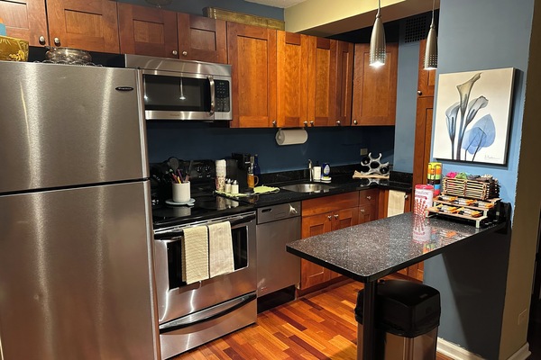 Geladeira, micro-ondas, fogão, cooktop