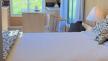 1 habitación, tabla de planchar con plancha, wifi y ropa de cama