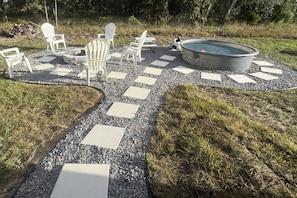 Outdoor spa tub - Spacious Getaway Near FL Attractions, Plunge Pool, Game Room, Firepit, BBQ, Pet-Friendly & Sleeps 10 (Brooksville)
