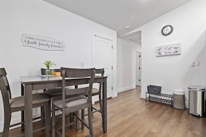 Dining - Spacious Getaway Near FL Attractions, Plunge Pool, Game Room, Firepit, BBQ, Pet-Friendly & Sleeps 10 (Brooksville)