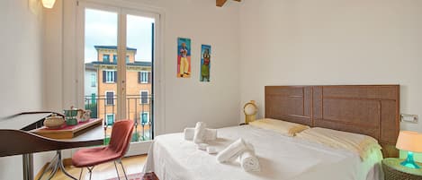 Perhehuoneisto, useita makuuhuoneita, 2 kylpyhuonetta (Morgante Salò-Lake view & parking) | 2 makuuhuonetta, ilmainen Wi-Fi, vuodevaatteet
