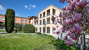 Apartamento familiar, 2 habitaciones, 2 baños, junto al lago (Morgante Salò-Lake view & parking) | Jardines del alojamiento