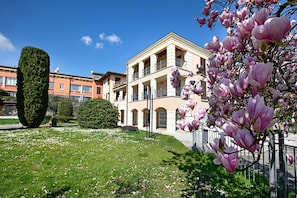 Family Apartment, Multiple Bedrooms, 2 Bathrooms, Lakeside (Morgante Salò-Lake view & parking) | Property grounds