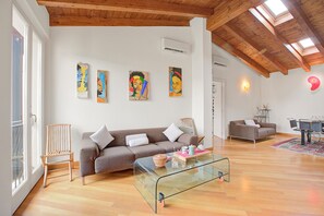 Televisión de pantalla plana de 21 pulgadas con canales por cable