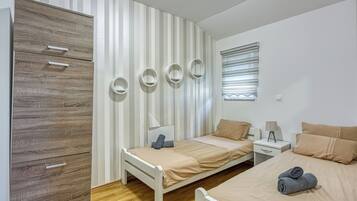 Nhà dành cho gia đình, 4 phòng ngủ (Holiday Home With Pool) | 4 phòng ngủ, truy cập Internet không dây miễn phí, bộ trải giường