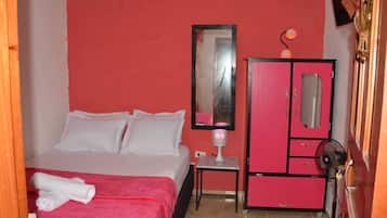 1 chambre, fer et planche Ă  repasser, Wi-Fi, draps fournis