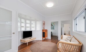TV - The Castaway (Emu Park)
