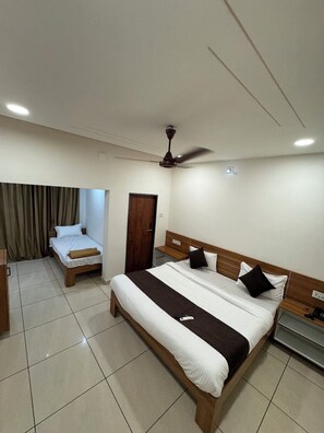 Comfort Triple Room | Free WiFi - Hotel Ayodhya Bhwan (Dwarka)