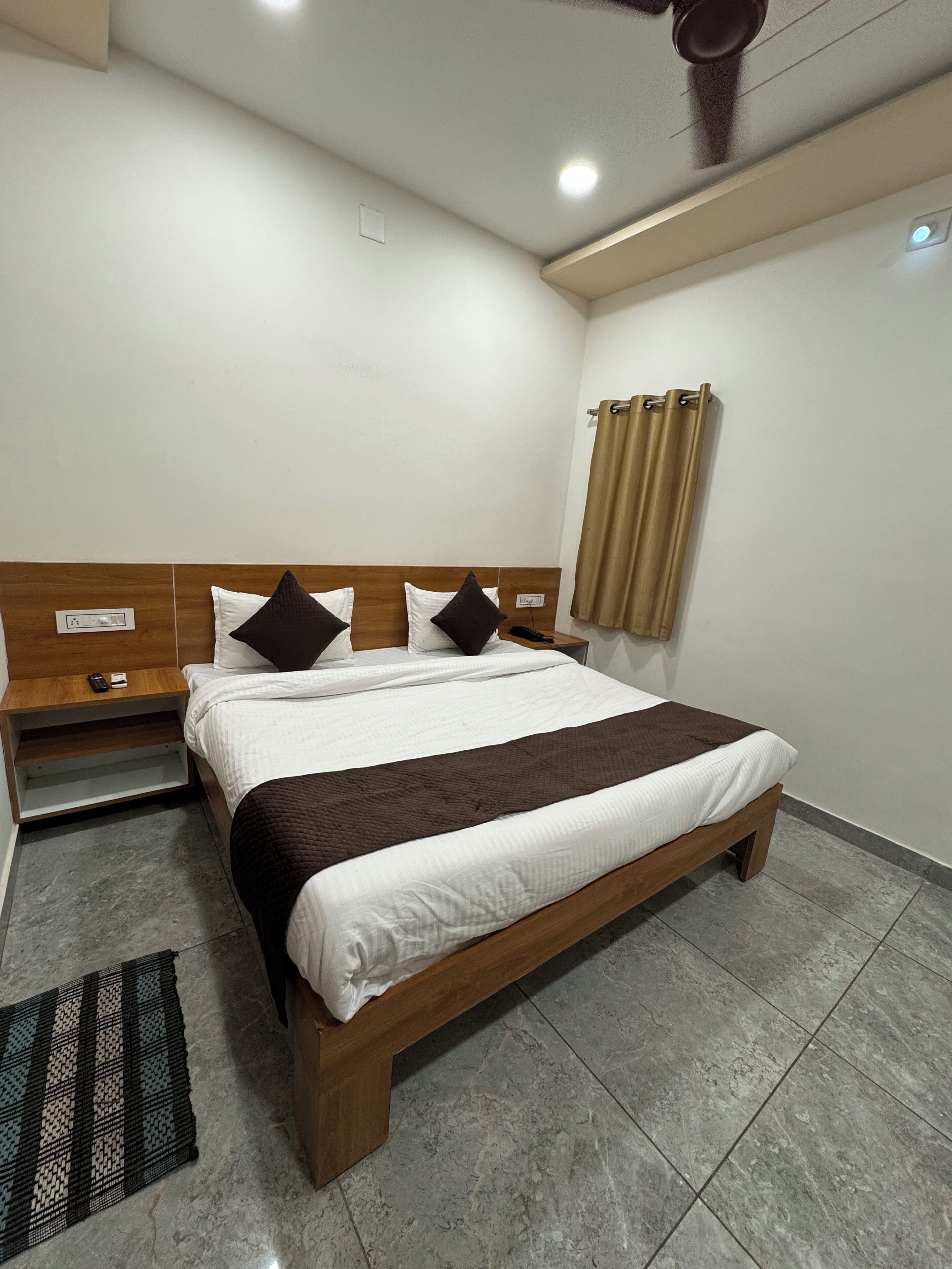 Deluxe Double Room | Free WiFi