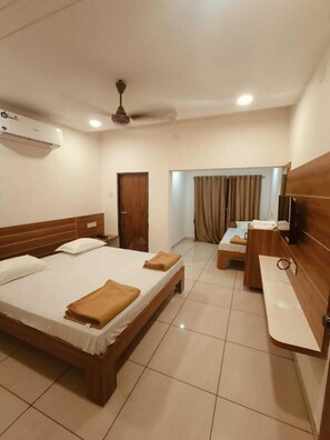 Comfort Triple Room | Free WiFi - Hotel Ayodhya Bhwan (Dwarka)