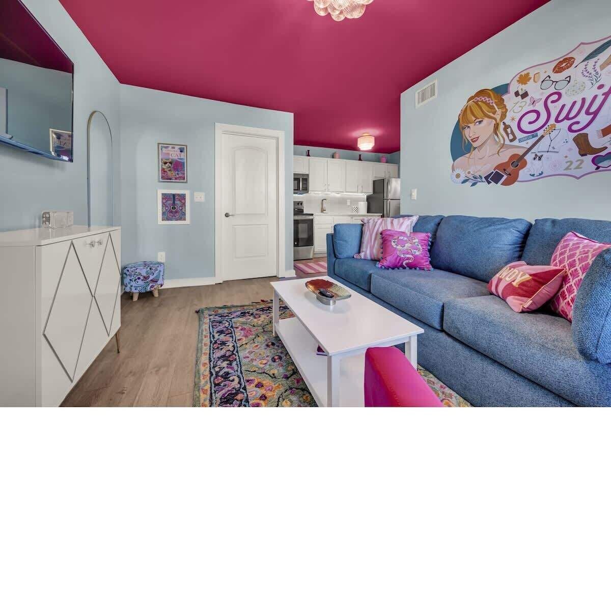 Taylor Swift Themed Apartment!
