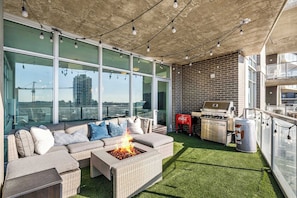 Terrace/patio - Urban Oasis | 2BR Condo | Downtown | Large Balcony (Calgary)