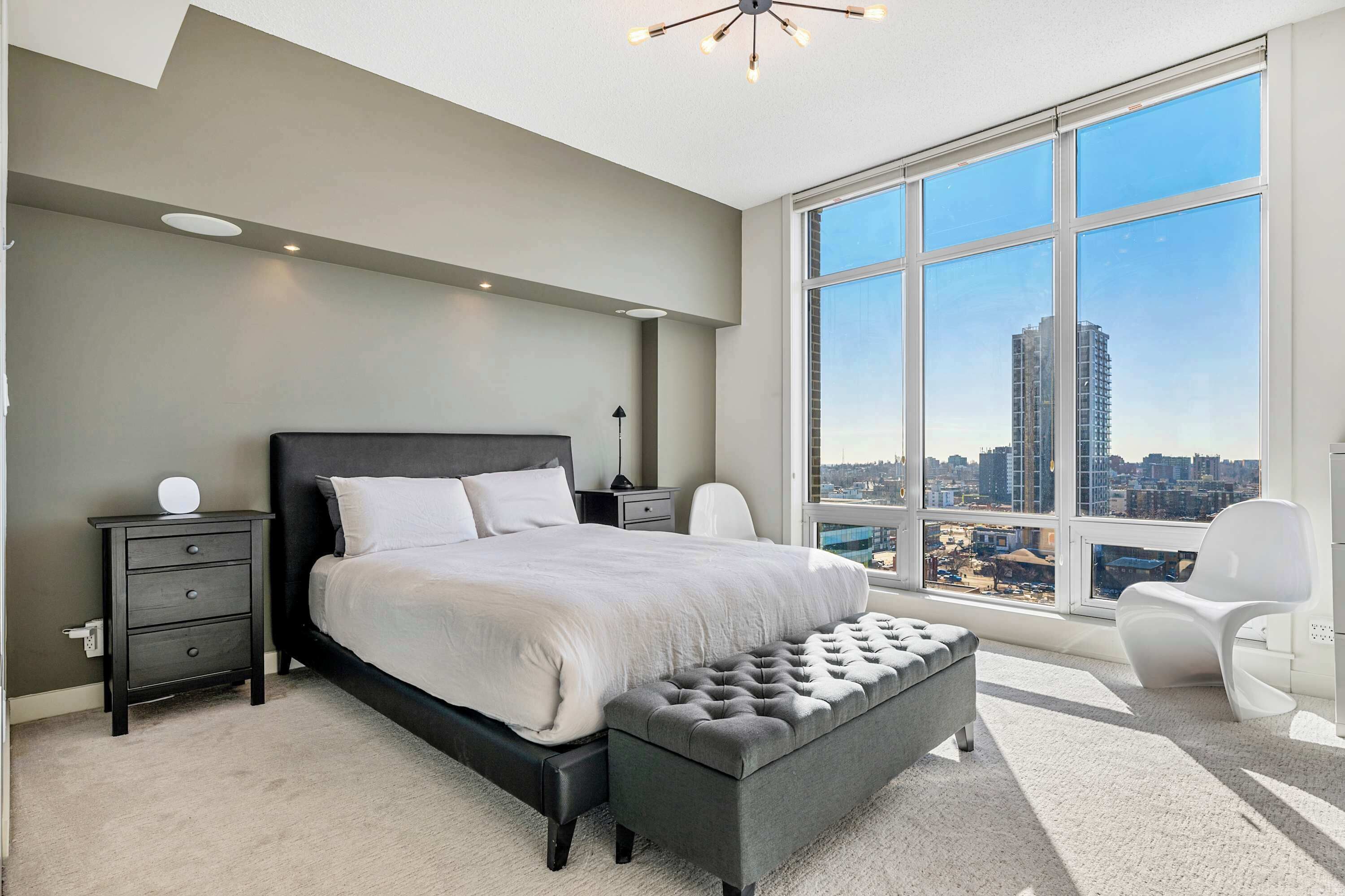 2 bedrooms, desk, iron/ironing board, WiFi