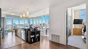 Fridge, microwave, oven, stovetop