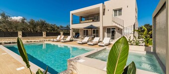 Villa Serenity- Modern villa for an exclusive vacation in Crete