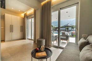 TV - Villa Serenity- Modern villa for an exclusive vacation in Crete (Kournás)