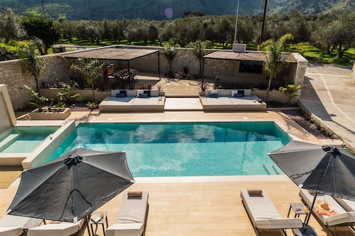 Villa Serenity- Modern villa for an exclusive vacation in Crete