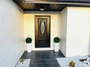 Exterior detail - PEACEFUL UPSCALE PARADISE
3-bedroom house in Tampa Florida (Tampa)